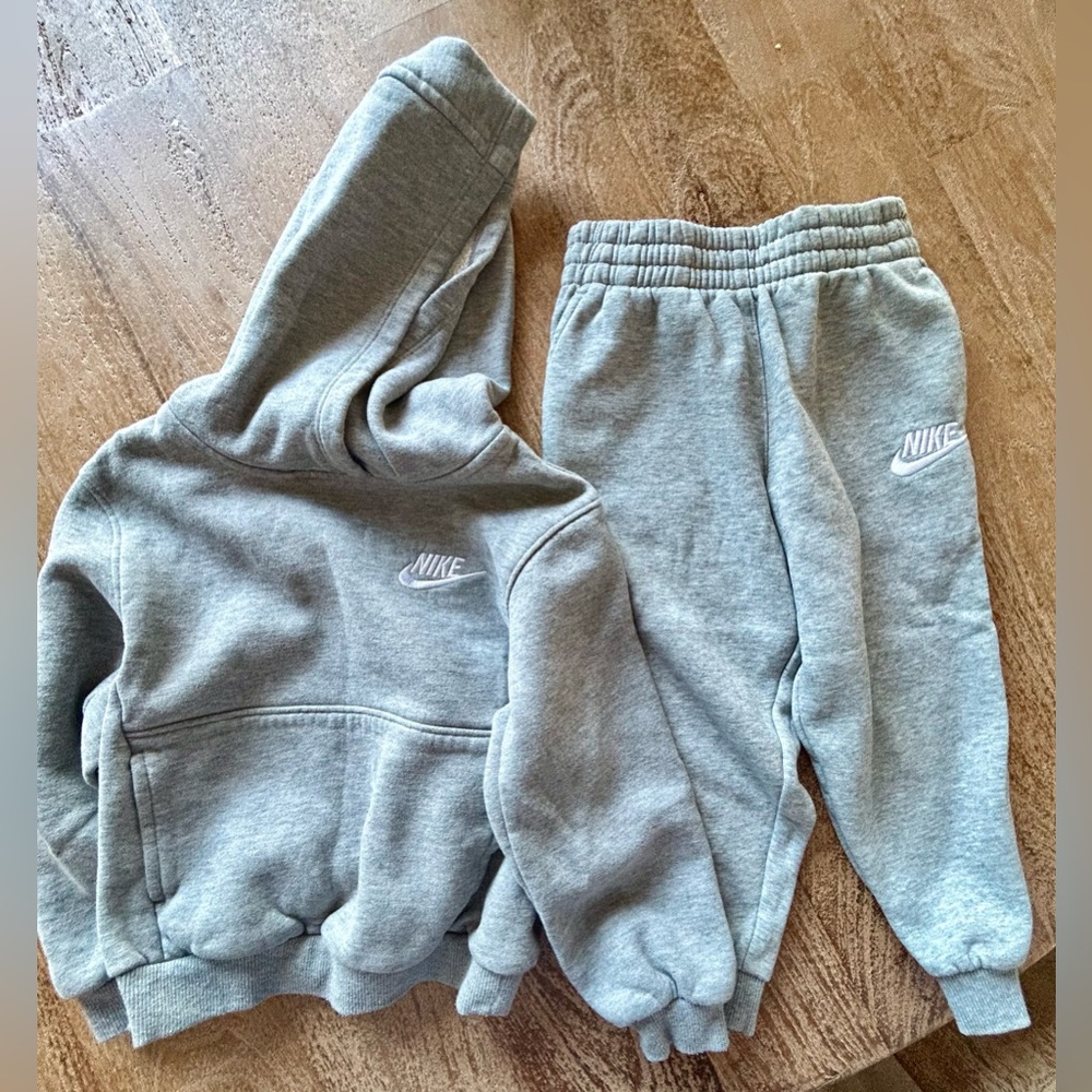 Nike Boys Gray Sweatpants & Hoodie Set- Size 3-4 years